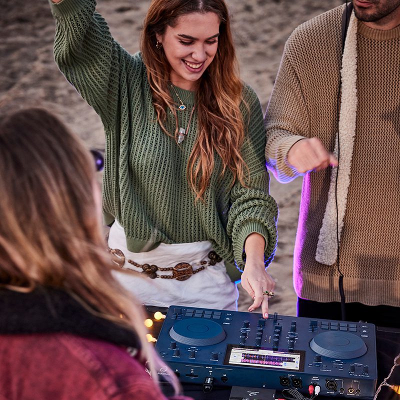 AlphaTheta OMNIS-DUO Indigo - All in One Portable DJ System - Image 4