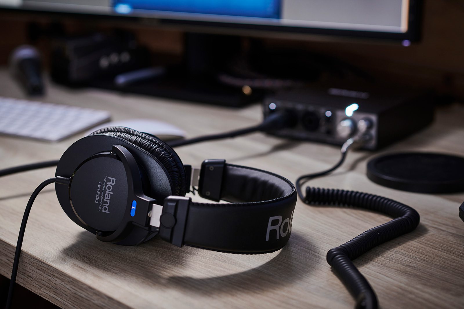 Roland RH-200 Monitor Headphones - Image 5